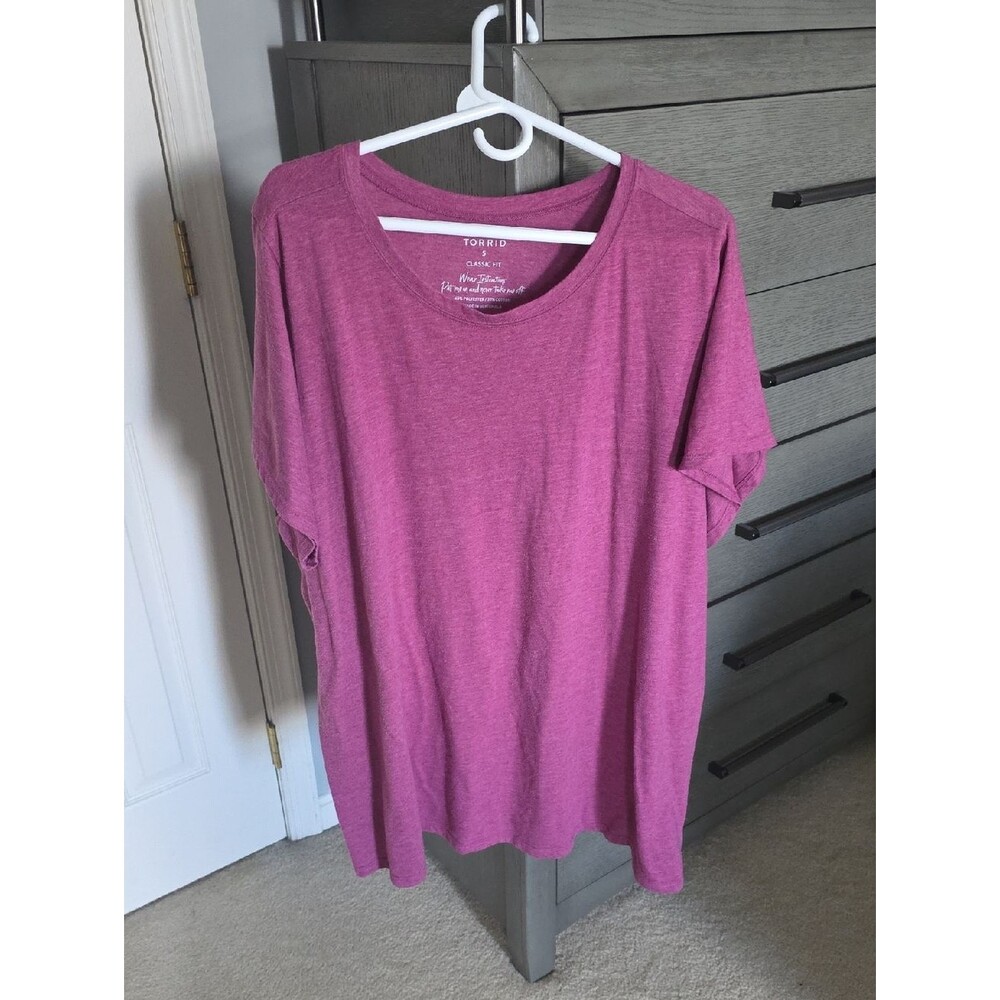 torrid Heathered Raspberry Crewneck Short Sleeve Tee